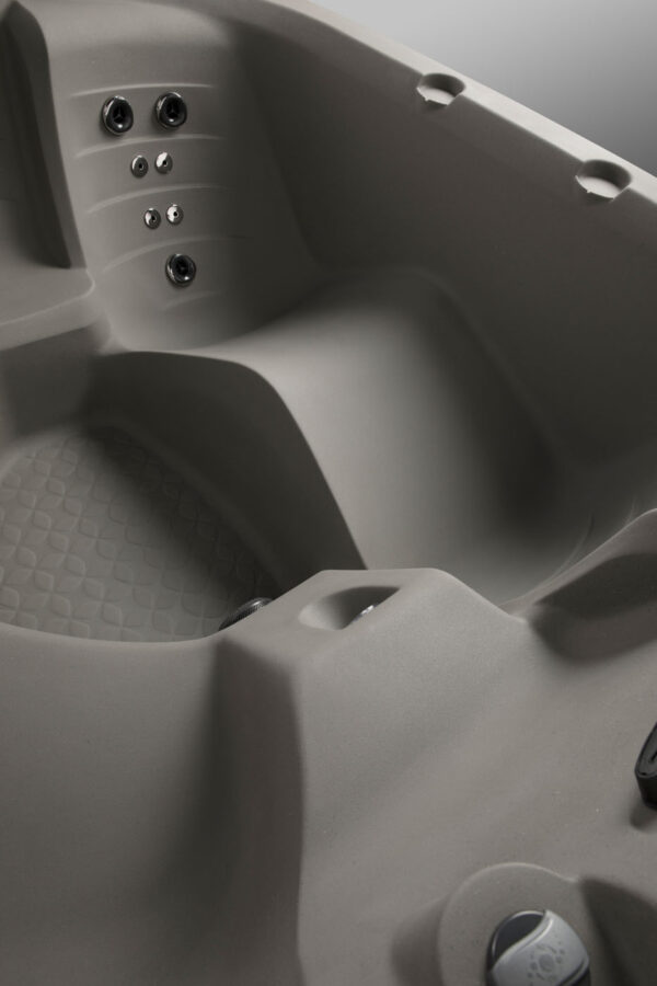 Maui Hot Tub 5-Person Lounger, 25 SS Jet, 115V/230V, Stainless Heater, Ozone, Waterfall and Upgraded Lighting - Image 4